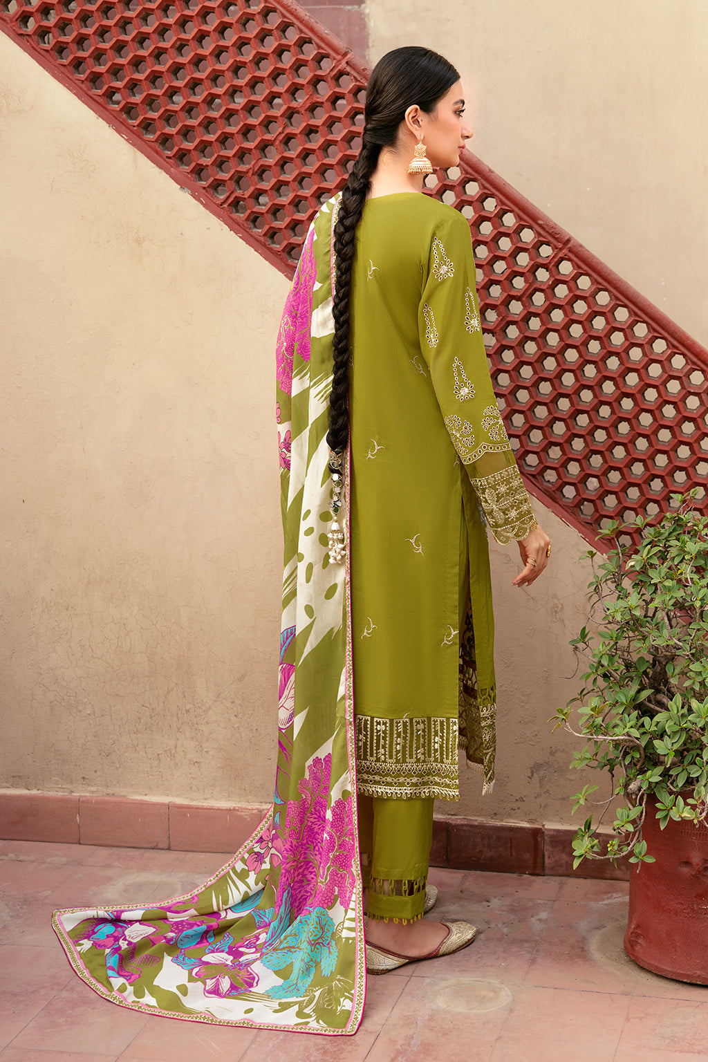 Ramsha | Luxury Lawn 24 | L-807 - Saira Saqlain