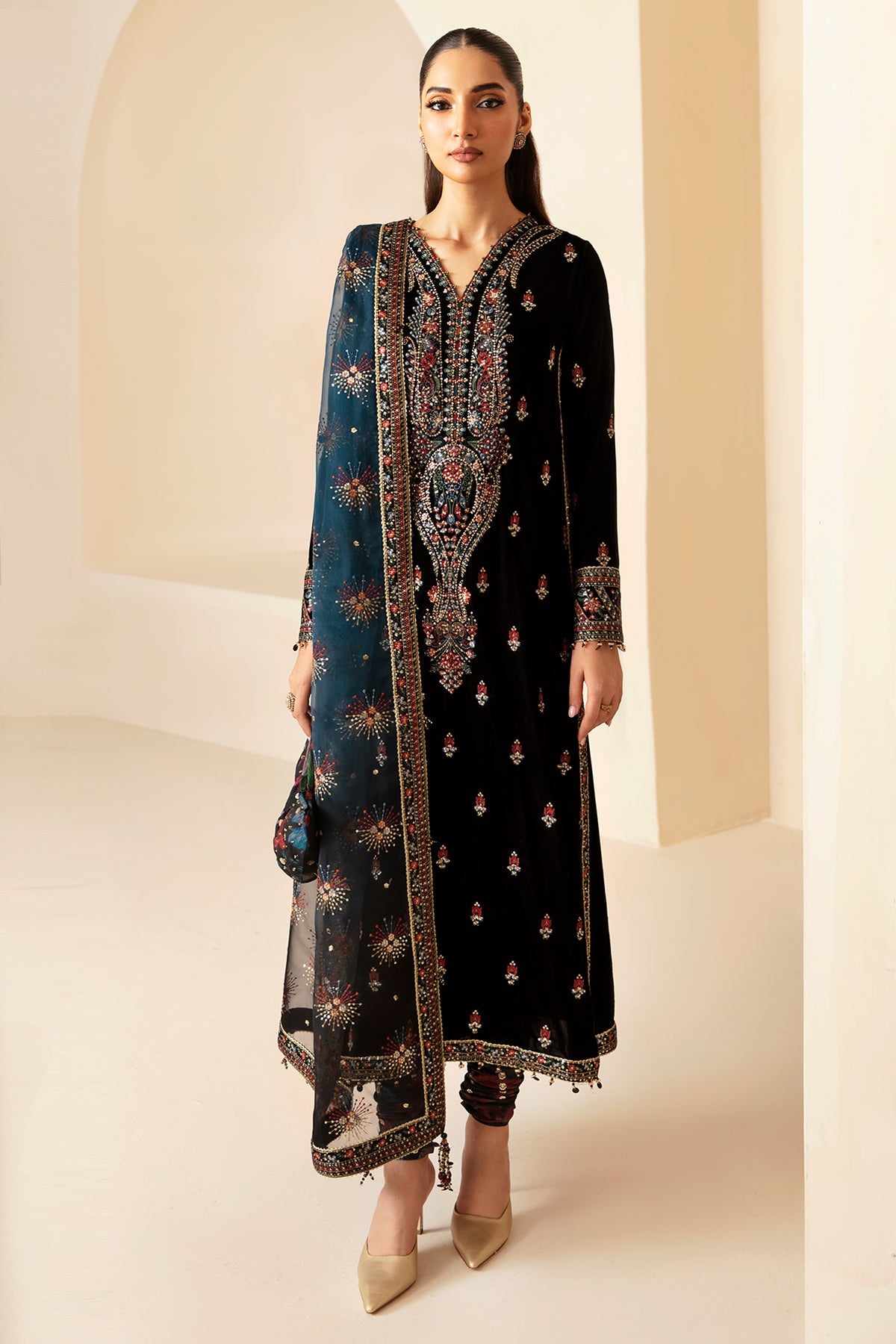 Jazmin | Velvet Edit 24 | Velvet Formal VF-2028 - Saira Saqlain