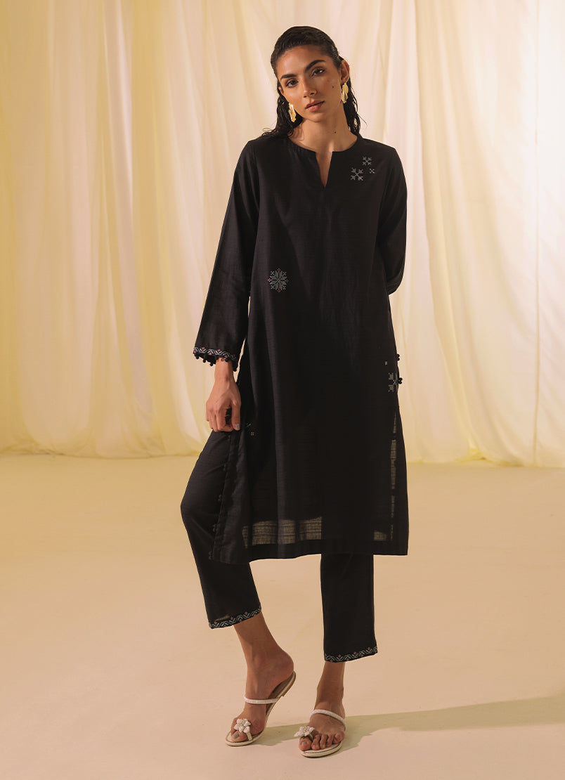 Image | Spring Basics 25 | IJSE-213817-12497 -   Ladies Clothes -  Saira Saqlain