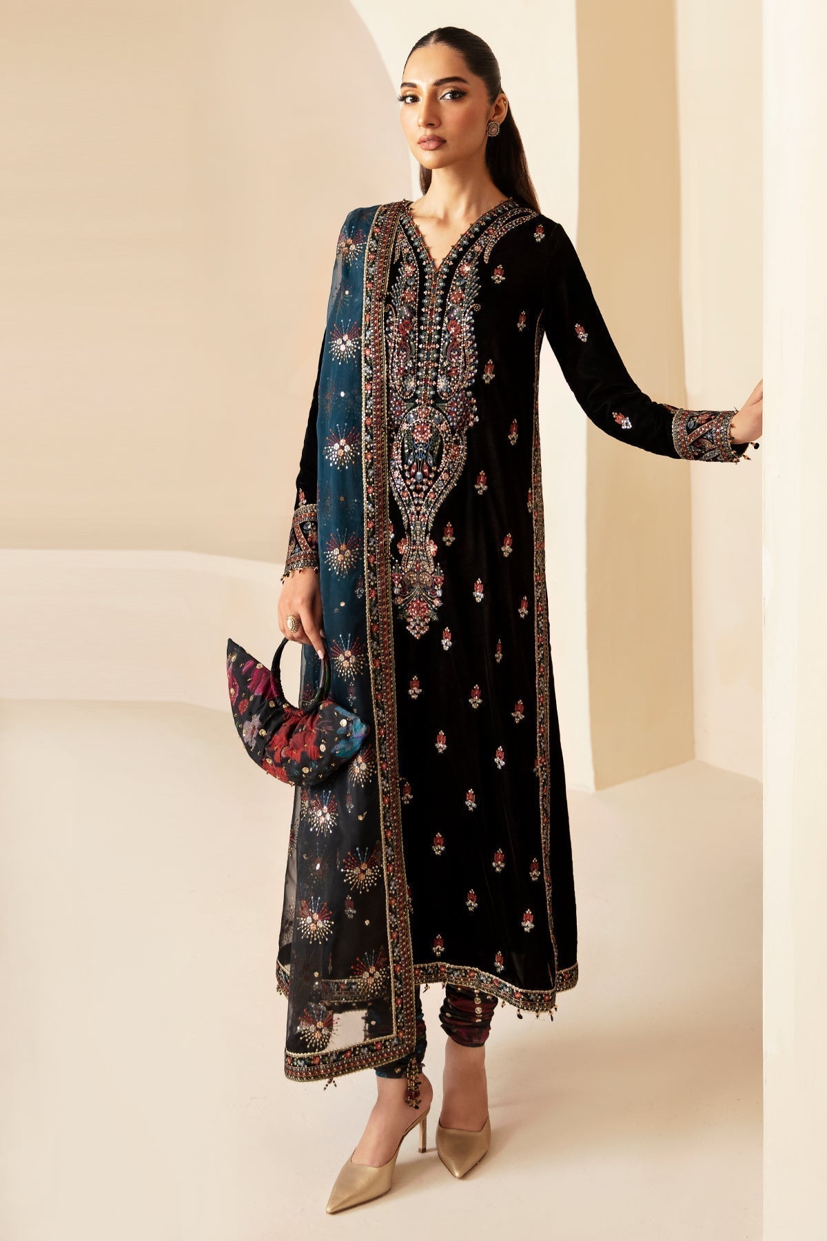 Jazmin | Velvet Edit 24 | Velvet Formal VF-2028 - Saira Saqlain