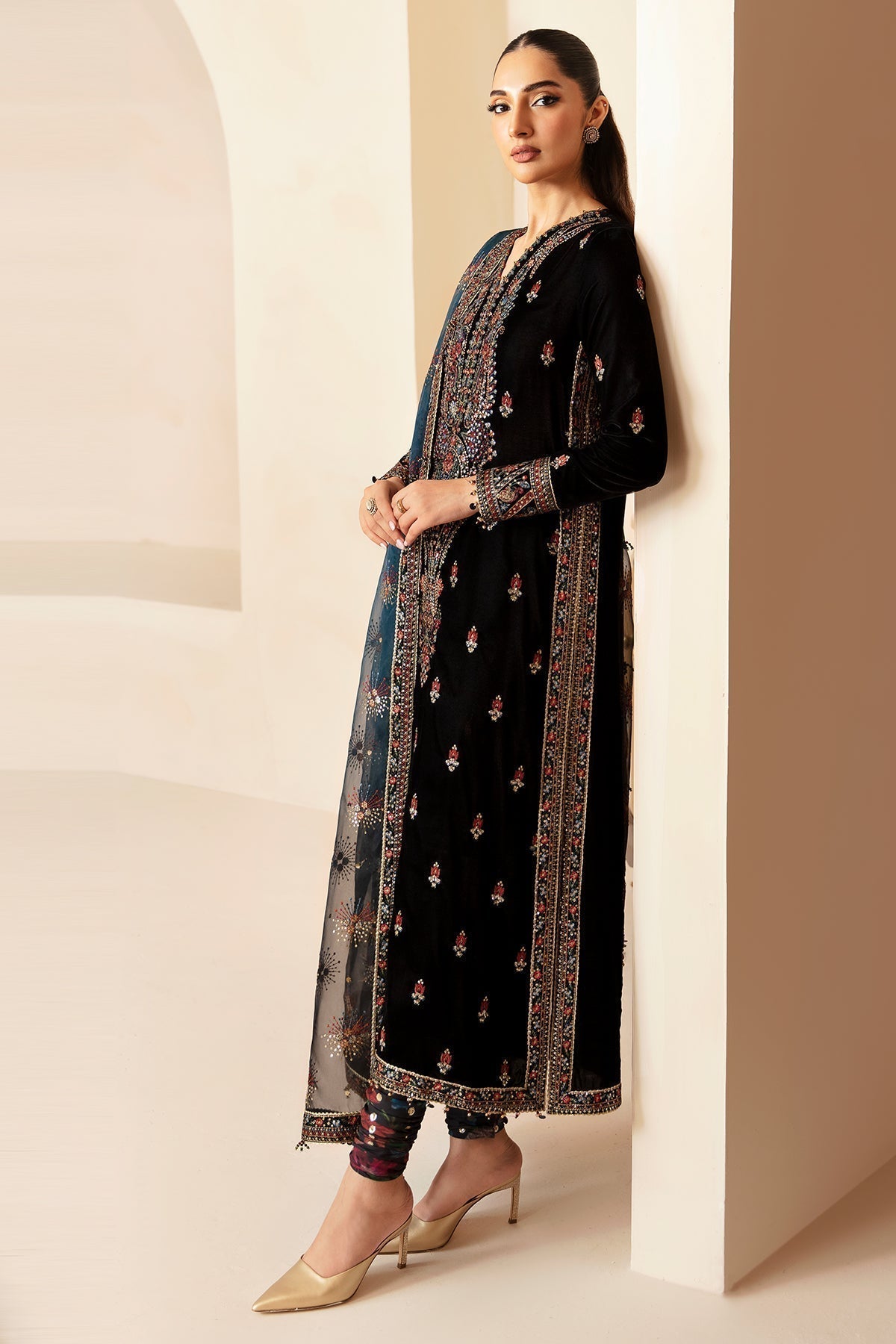 Jazmin | Velvet Edit 24 | Velvet Formal VF-2028 - Saira Saqlain