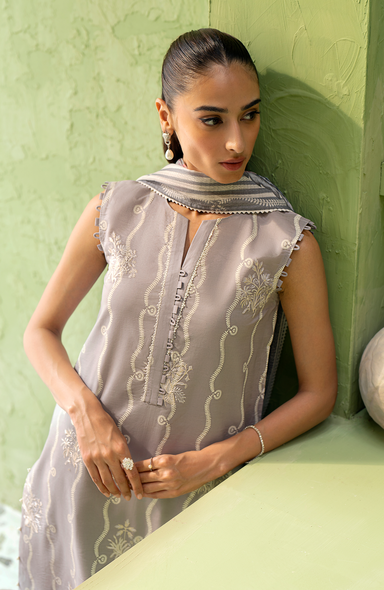 Seran | Artisan Lawn 25 | GRIS - Saira Saqlain