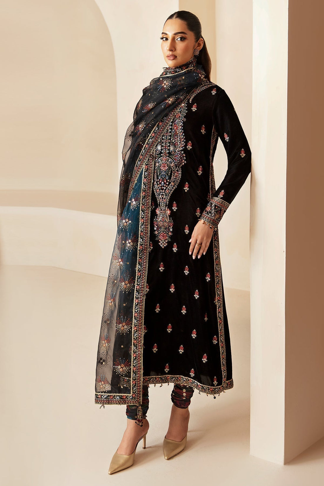 Jazmin | Velvet Edit 24 | Velvet Formal VF-2028 - Saira Saqlain