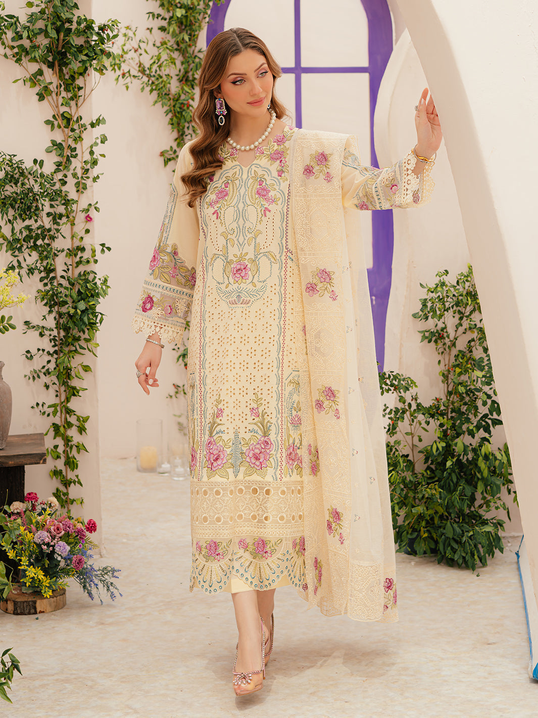 Mahnur | Allenura Luxury Lawn 24 | AMOUR - Saira Saqlain