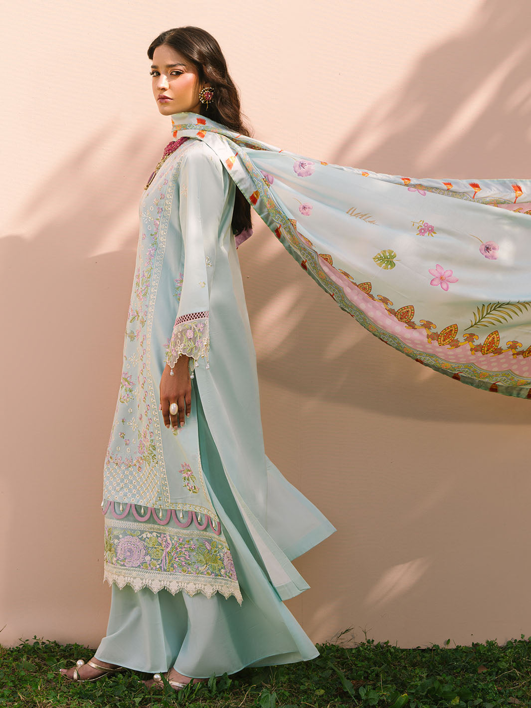 Mahnur | Dahlia Luxury Lawn 25 | Advina -   Ladies Clothes -  Saira Saqlain