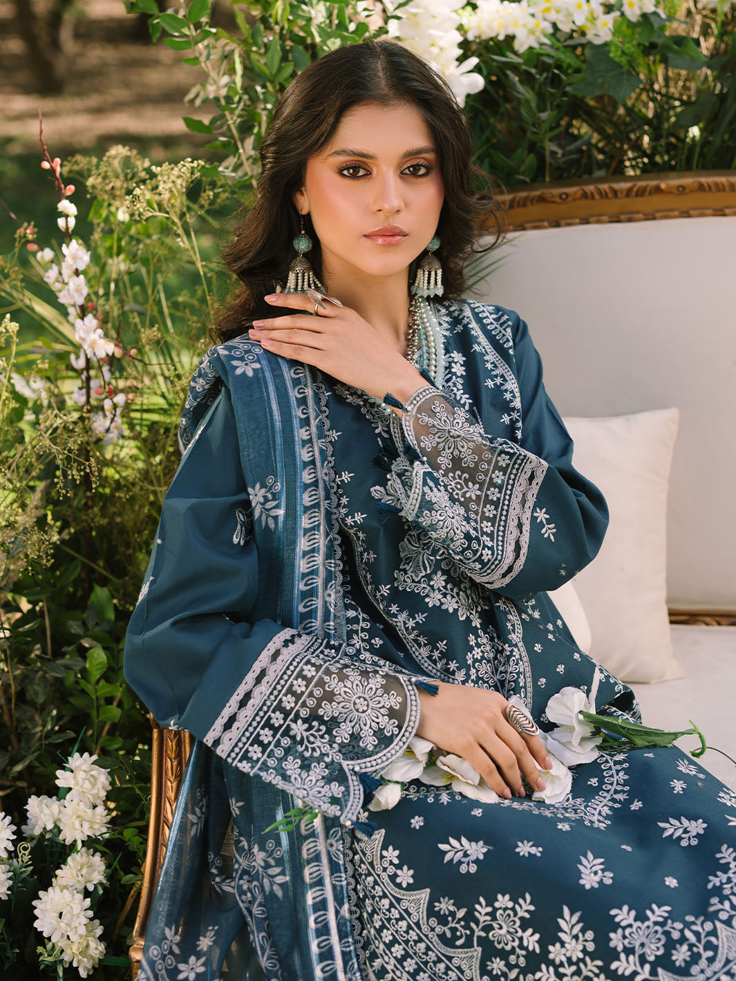 Mahnur | Dahlia Luxury Lawn 25 | Bella -   Ladies Clothes -  Saira Saqlain