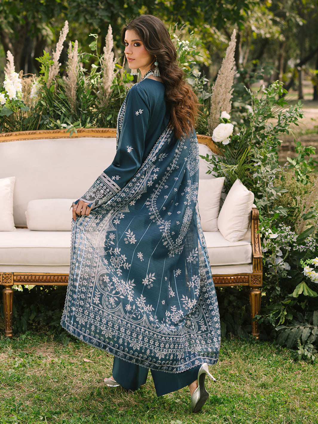 Mahnur | Dahlia Luxury Lawn 25 | Bella -   Ladies Clothes -  Saira Saqlain
