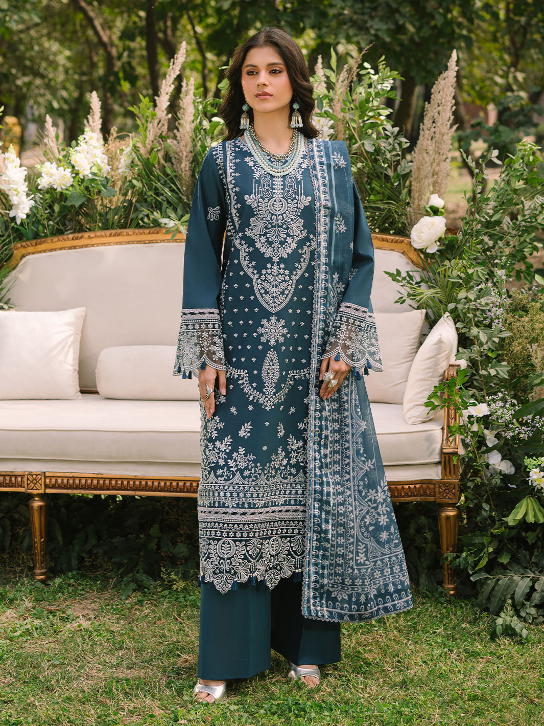 Mahnur | Dahlia Luxury Lawn 25 | Bella -   Ladies Clothes -  Saira Saqlain