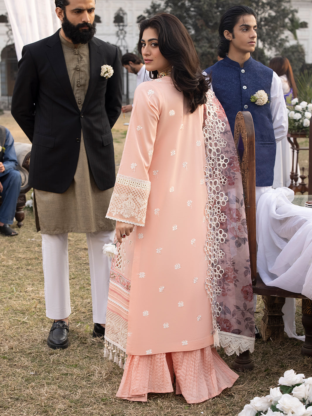 Mahnur | Mahrukh Luxury Lawn 24 | DAISY - Saira Saqlain