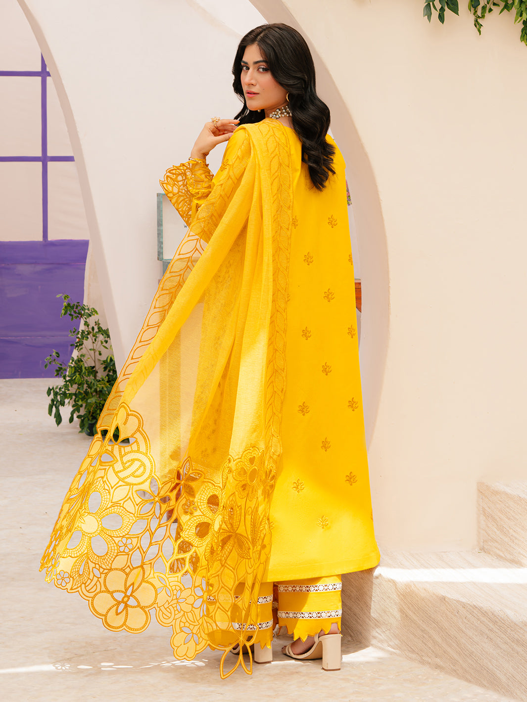 Mahnur | Allenura Luxury Lawn 24 | MERIDIAN - Saira Saqlain