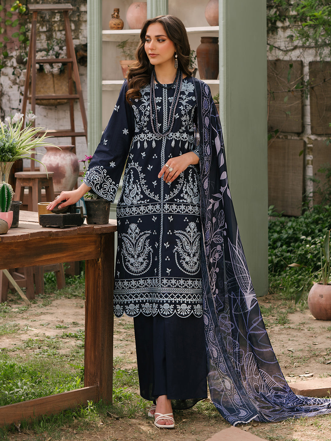 Mahnur | Masakali Luxury Lawn 24 | MK 03 - B - Saira Saqlain