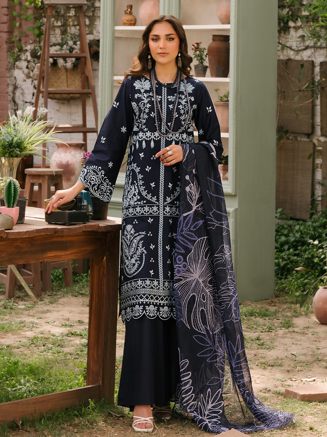 Mahnur | Masakali Luxury Lawn 24 | MK 03 - B - Saira Saqlain