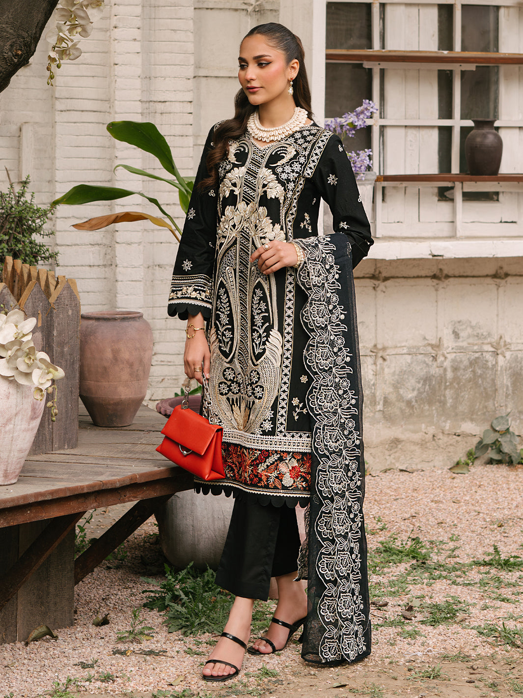 Mahnur | Masakali Luxury Lawn 24 | MK 04 - A - Saira Saqlain