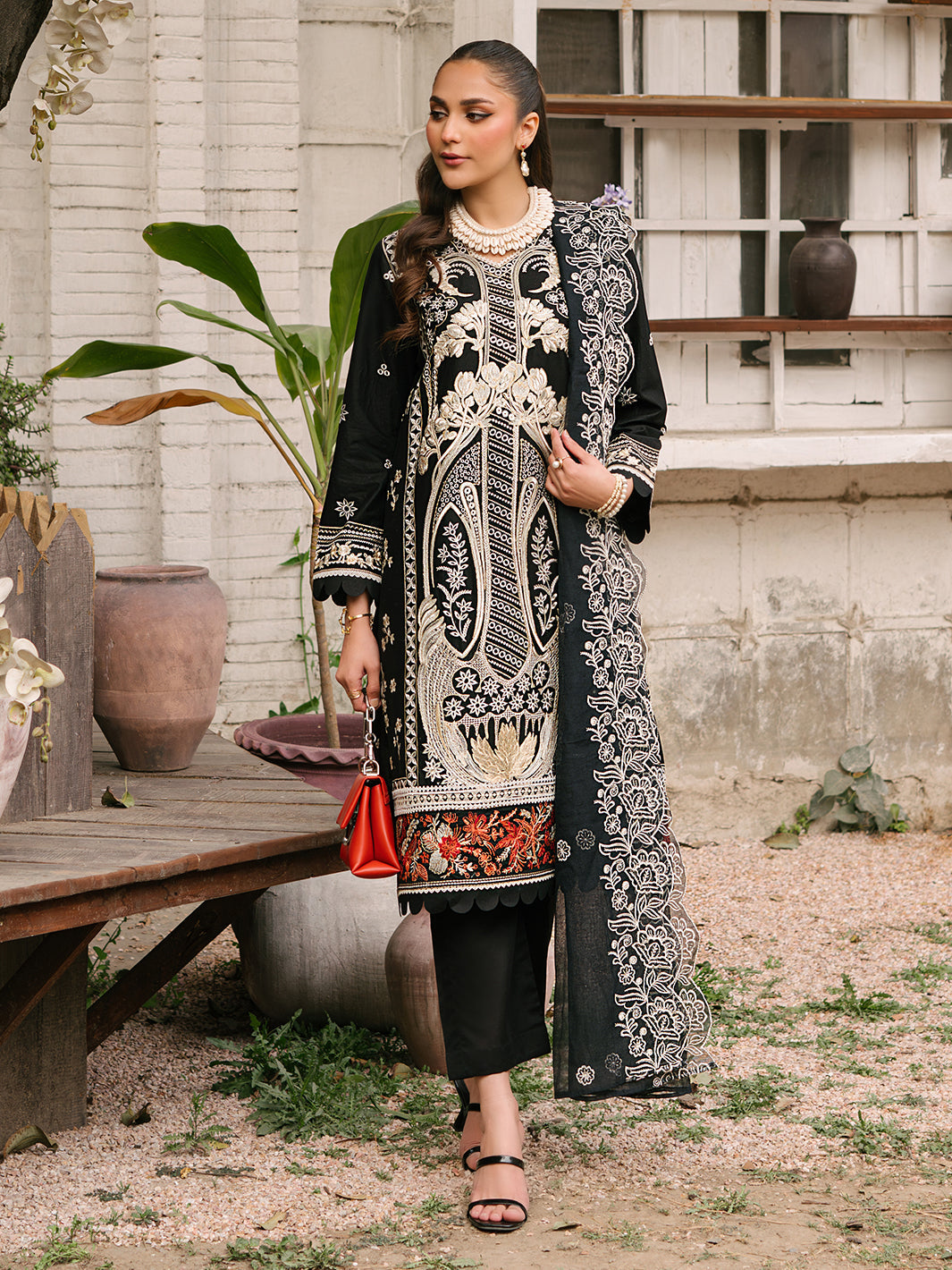 Mahnur | Masakali Luxury Lawn 24 | MK 04 - A - Saira Saqlain