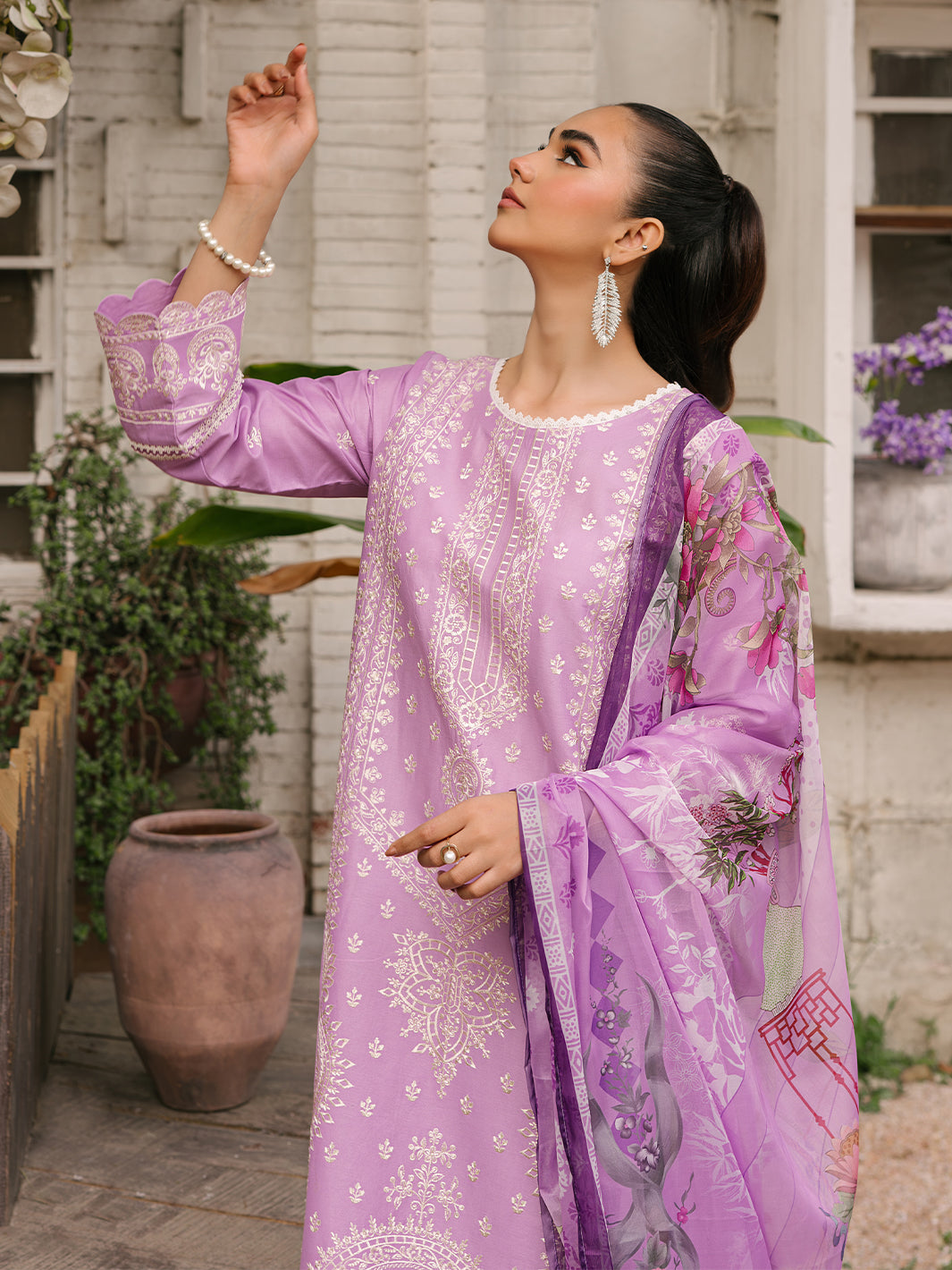 Mahnur | Masakali Luxury Lawn 24 | MK 05 - B - Saira Saqlain