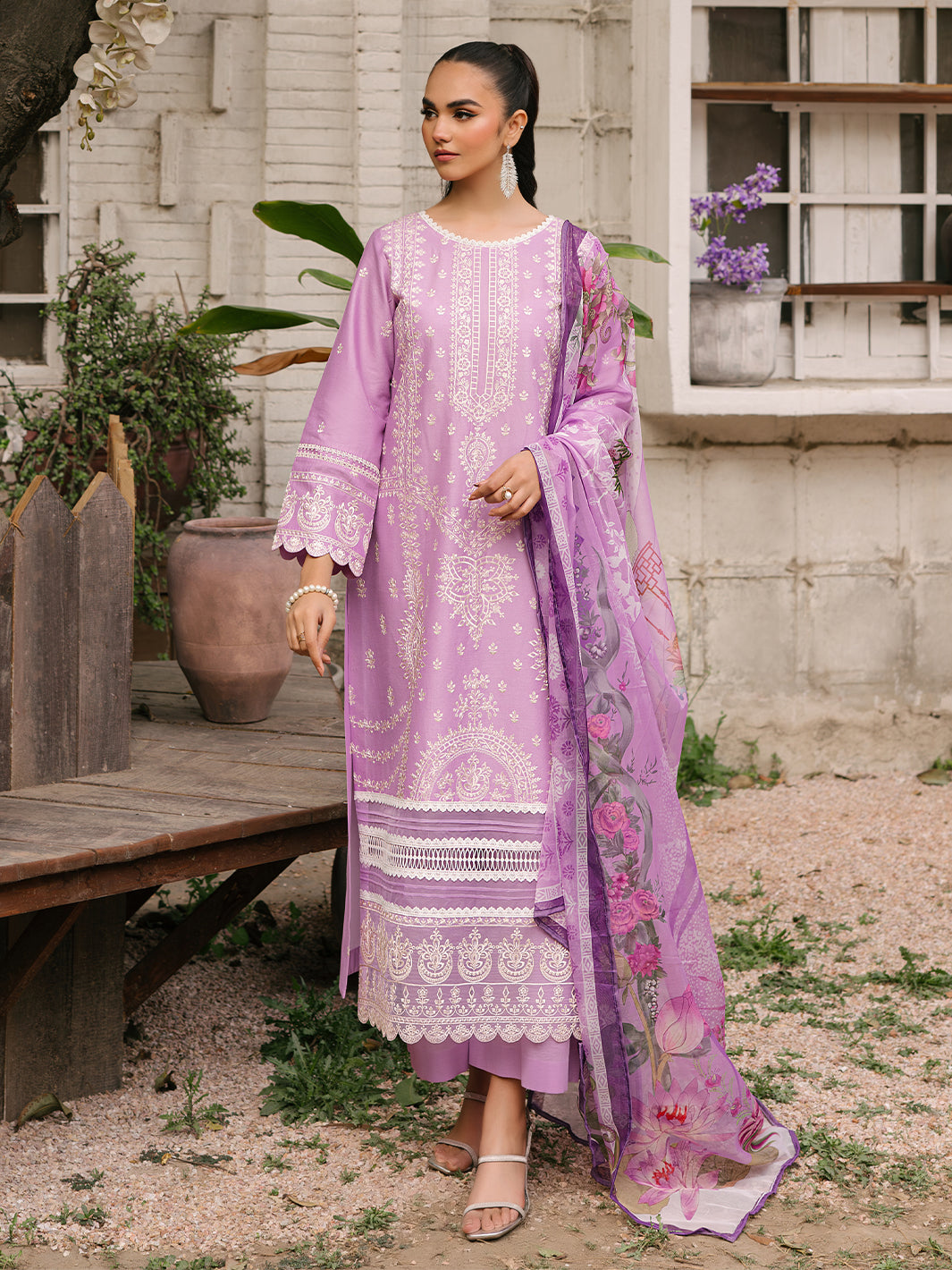 Mahnur | Masakali Luxury Lawn 24 | MK 05 - B - Saira Saqlain