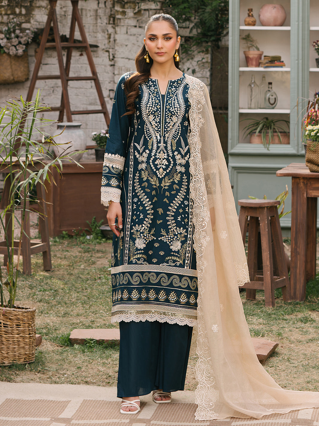 Mahnur | Masakali Luxury Lawn 24 | MK 01 - A - Saira Saqlain