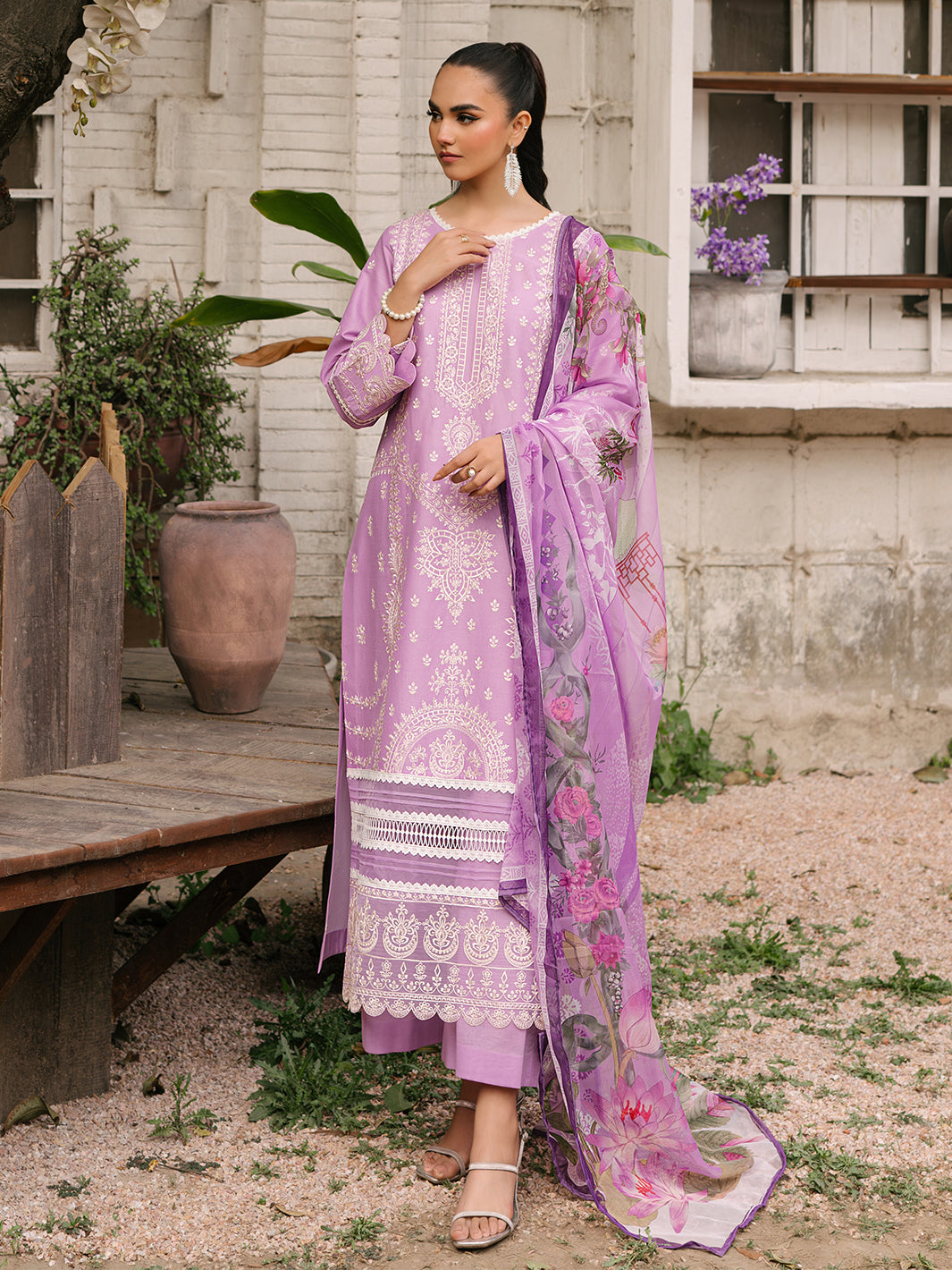 Mahnur | Masakali Luxury Lawn 24 | MK 05 - B - Saira Saqlain
