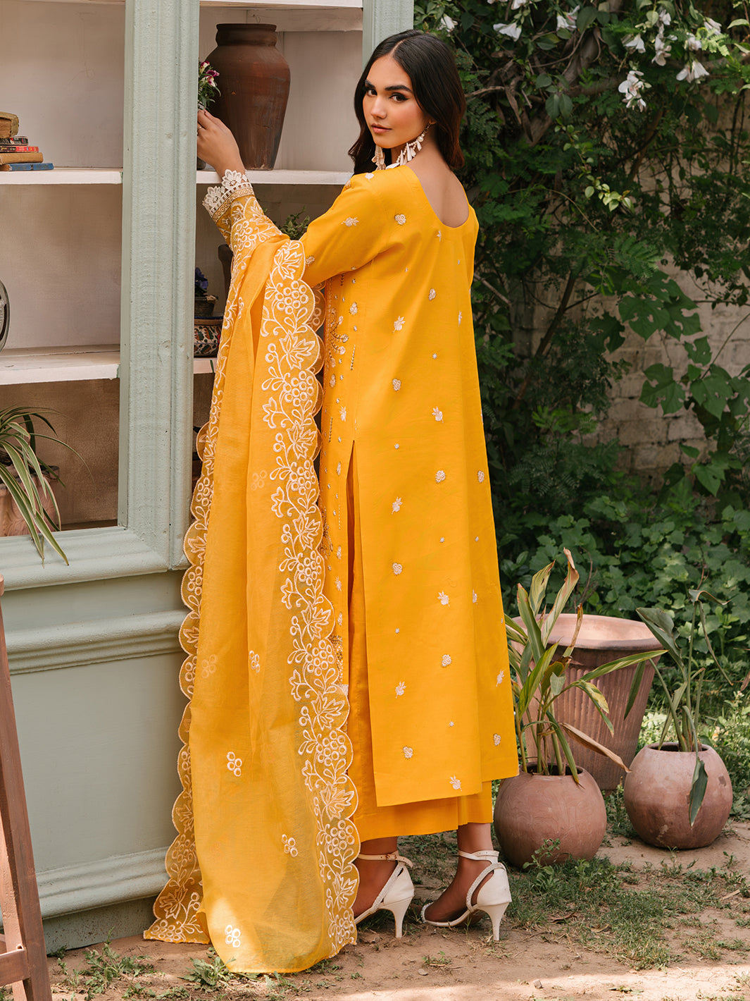 Mahnur | Masakali Luxury Lawn 24 | MK 06 - A - Saira Saqlain