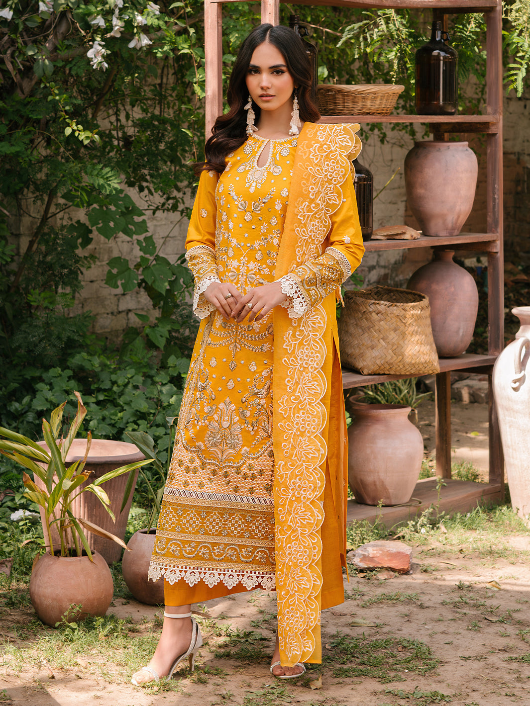 Mahnur | Masakali Luxury Lawn 24 | MK 06 - A - Saira Saqlain