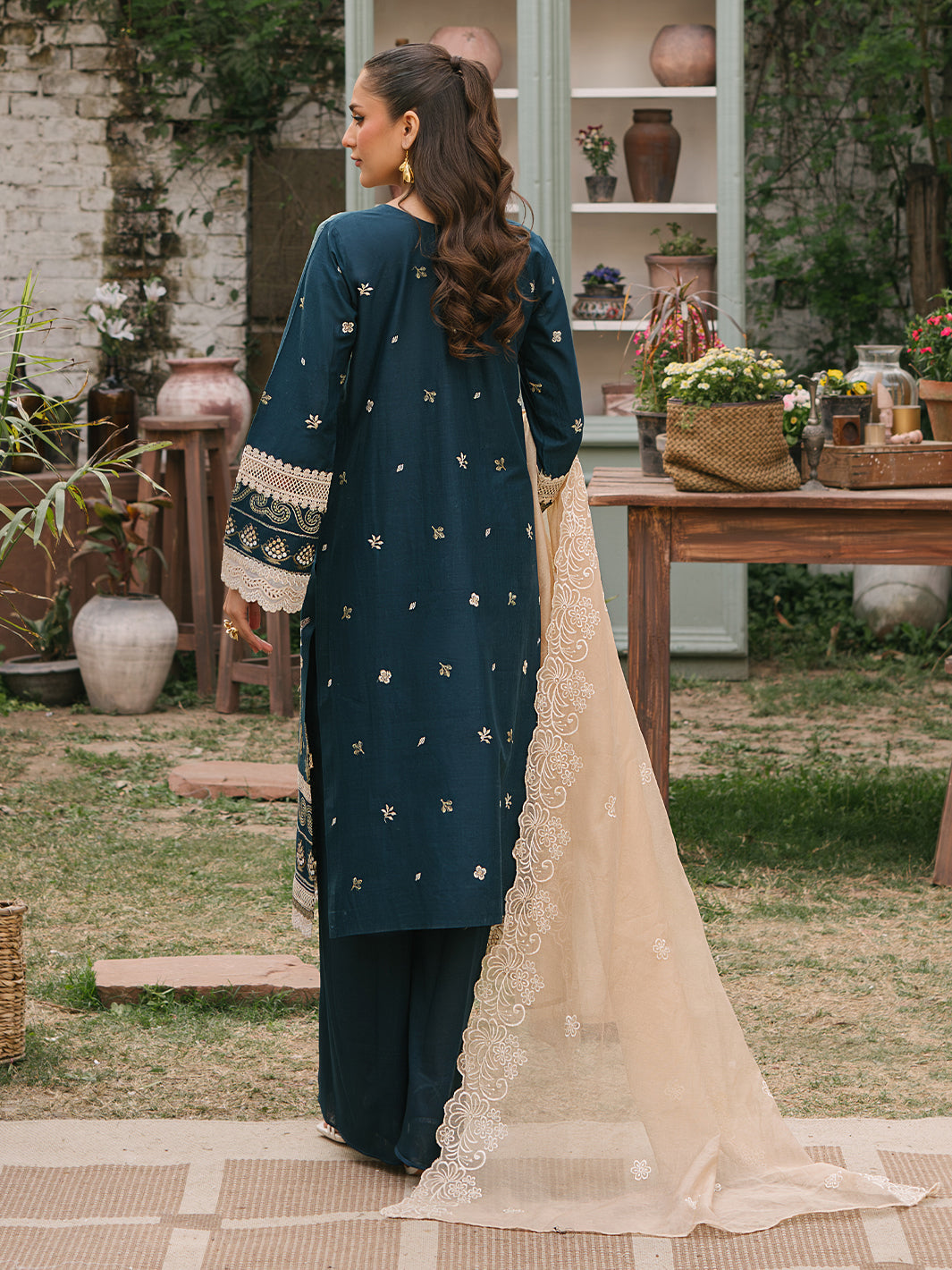 Mahnur | Masakali Luxury Lawn 24 | MK 01 - A - Saira Saqlain