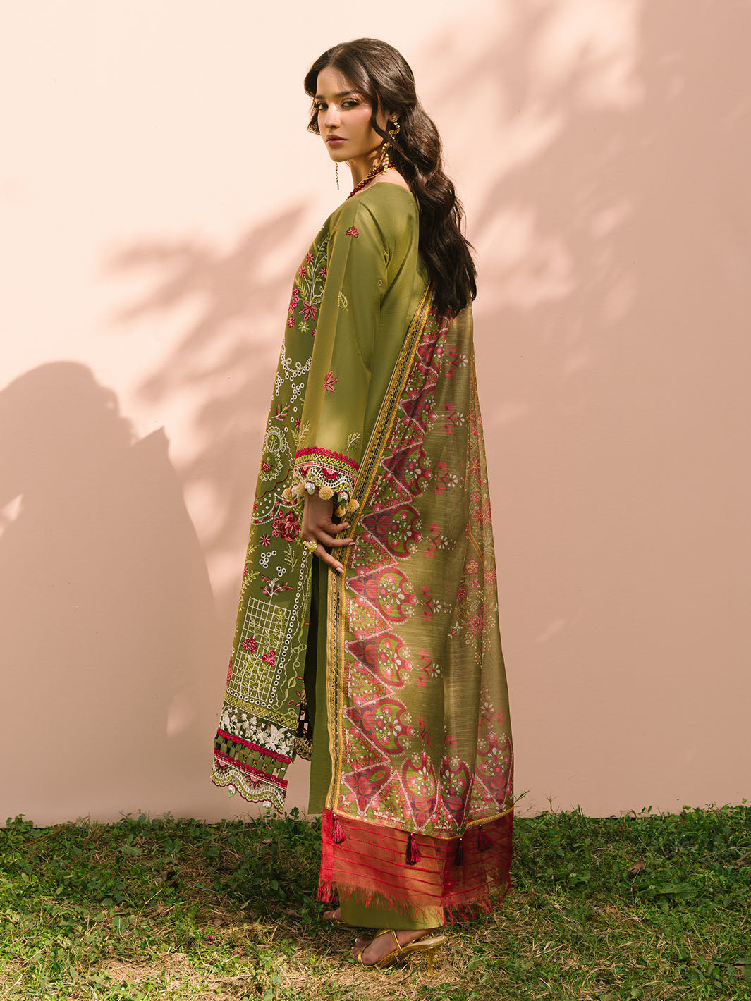 Mahnur | Dahlia Luxury Lawn 25 | Saage -   Ladies Clothes -  Saira Saqlain
