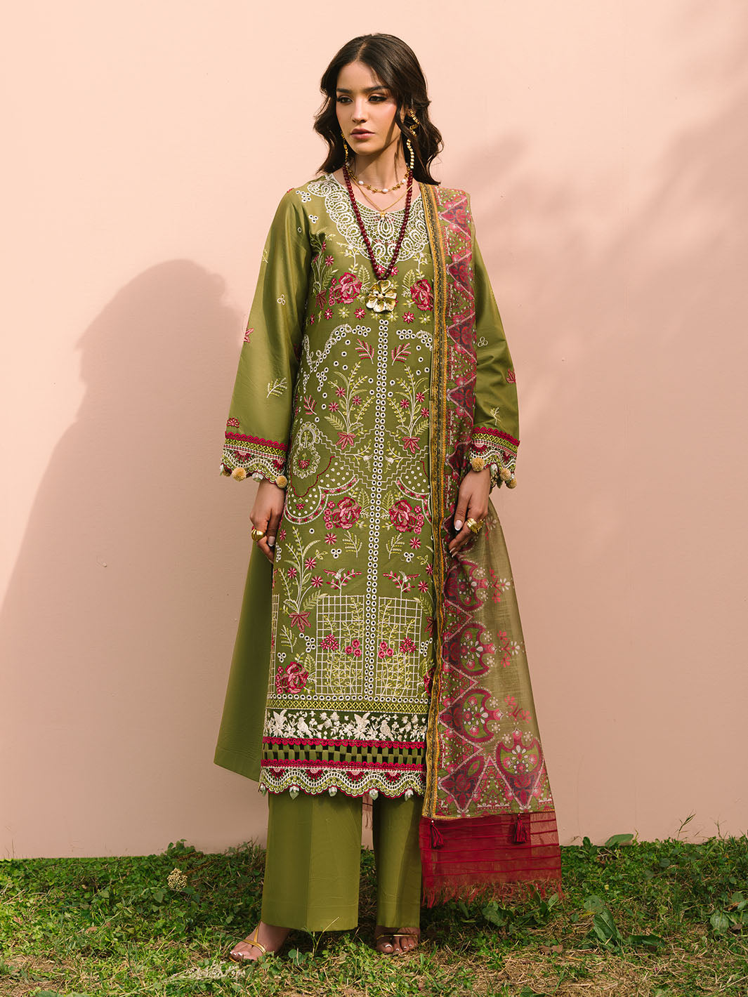 Mahnur | Dahlia Luxury Lawn 25 | Saage -   Ladies Clothes -  Saira Saqlain