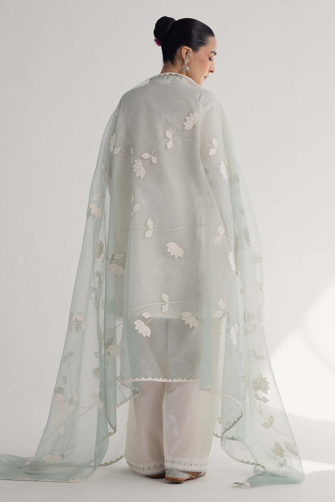 Zara Shahjahan | Handcrafted Suits | ZHC-046 - Saira Saqlain