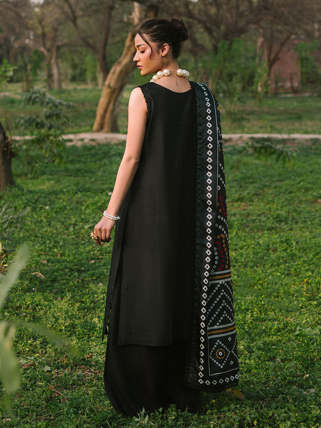 Mahnur | Dahlia Luxury Lawn 25 | Zoe -   Ladies Clothes -  Saira Saqlain