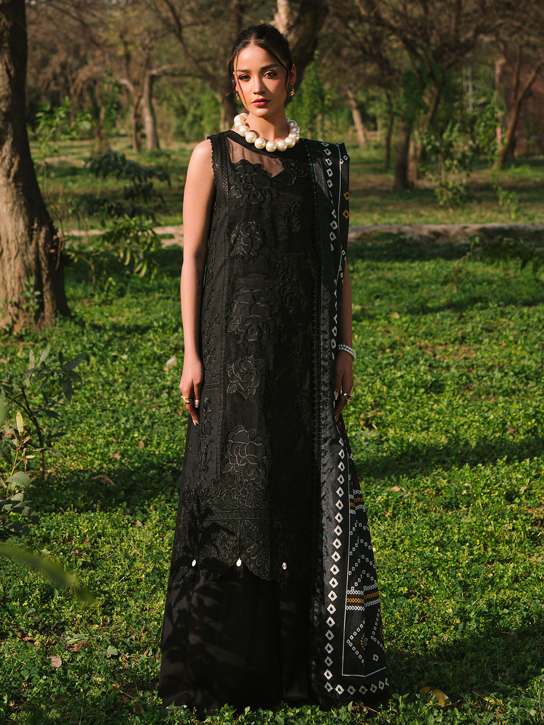 Mahnur | Dahlia Luxury Lawn 25 | Zoe -   Ladies Clothes -  Saira Saqlain